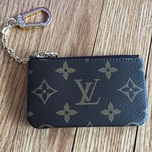 Designer style coin purse with key chain 😍